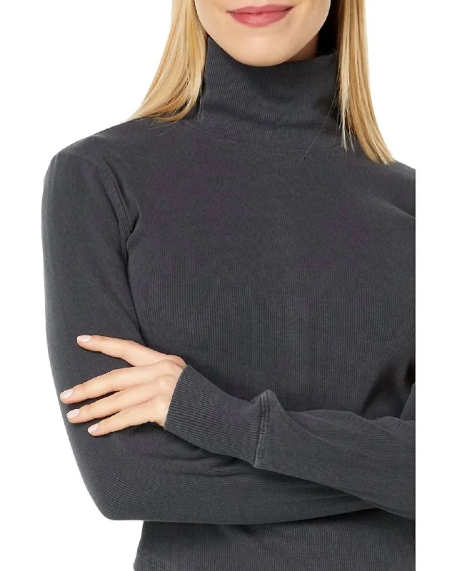 Ronnie Crop Turtle Neck Tee In Black