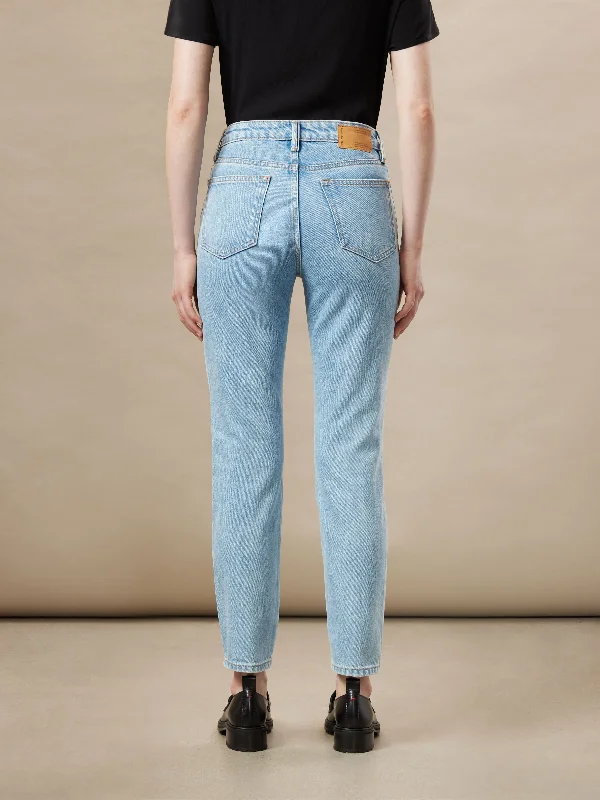 The Stevie Tapered Jean in Light Wash