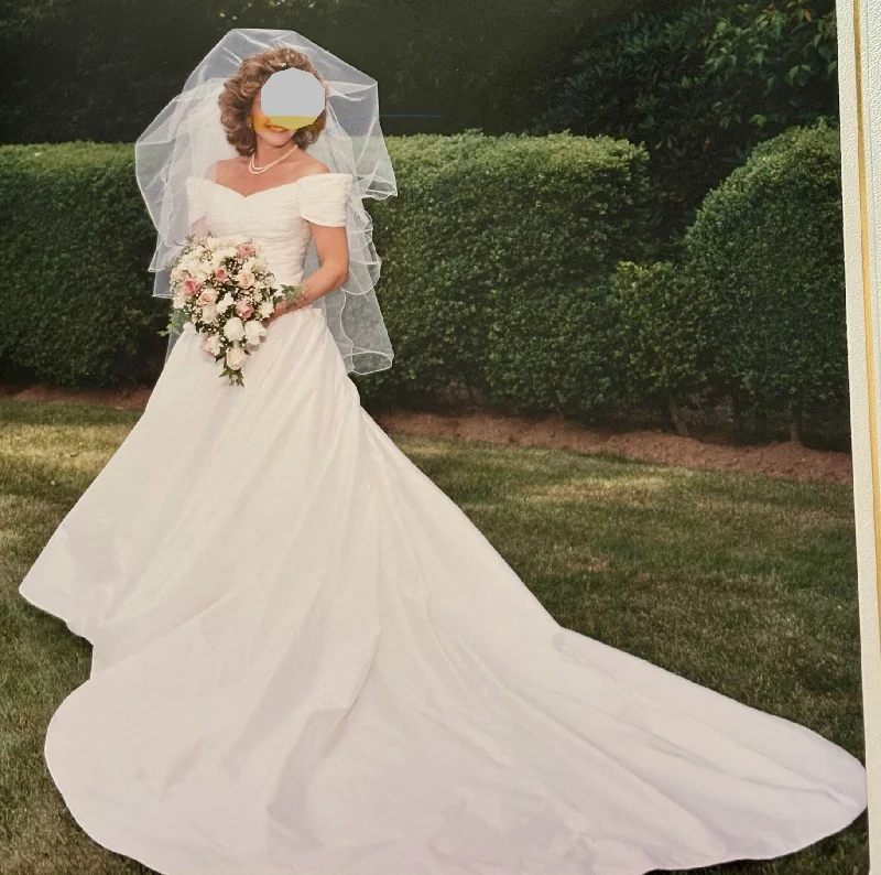 Incredible Savings Inside!Incredible Savings Inside!Other Vintage Basque Waisted Custom Designed Dress Incredible Savings Inside!Incredible Savings Inside!Other Vintage Basque Waisted Custom Designed Dress