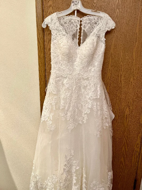 Incredible Savings Inside!Incredible Savings Inside!David's Bridal 7WG4037