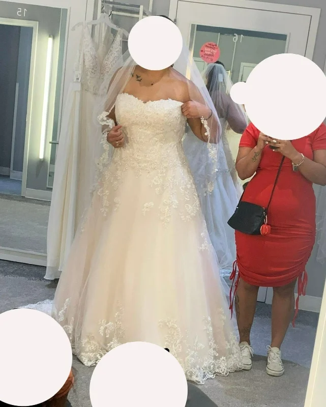 Your Chance to Save is Now!Your Chance to Save is Now!David's Bridal Beaded Lace and Tulle V3836 Your Chance to Save is Now!Your Chance to Save is Now!David's Bridal Beaded Lace and Tulle V3836