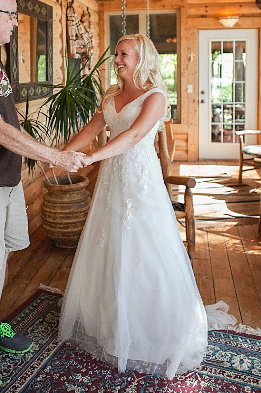 Score Huge Discounts Today!Score Huge Discounts Today!David's Bridal Beaded Sleeveless Sweetheart A-Line Score Huge Discounts Today!Score Huge Discounts Today!David's Bridal Beaded Sleeveless Sweetheart A-Line