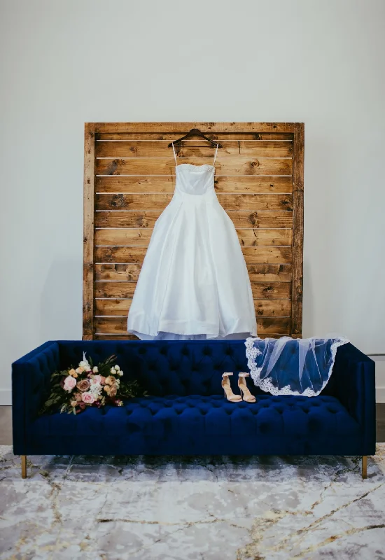 Lowest Prices Guaranteed!Lowest Prices Guaranteed!David's Bridal JS3775