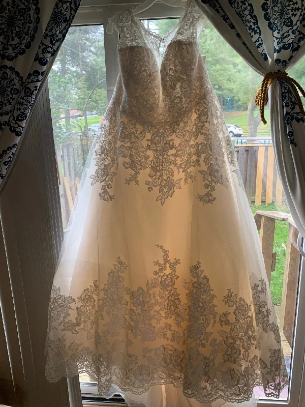 Sale Alert – Get Ready to Shop!Sale Alert – Get Ready to Shop!David's Bridal Scalloped Lace and Tulle Ball Gown 9WG3850 Sale Alert – Get Ready to Shop!Sale Alert – Get Ready to Shop!David's Bridal Scalloped Lace and Tulle Ball Gown 9WG3850