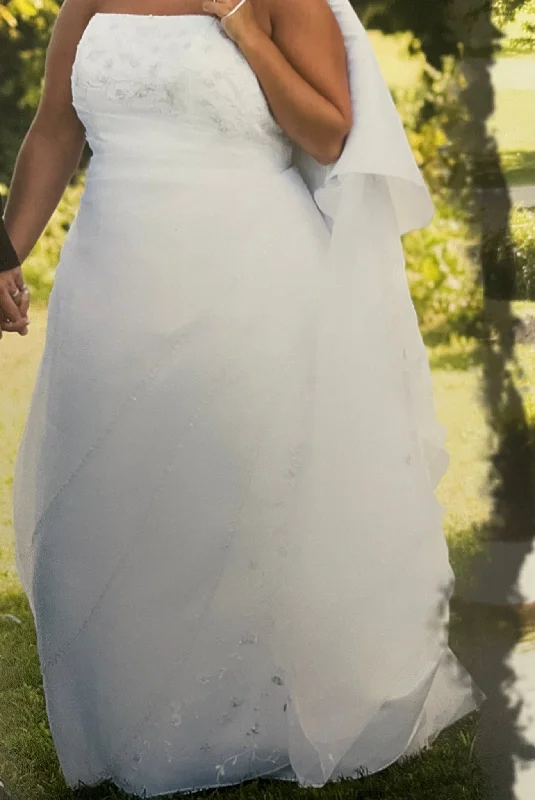Bigger Savings, Better Shopping!Bigger Savings, Better Shopping!David's Bridal Strapless Floral Beaded Ball Gown Bigger Savings, Better Shopping!Bigger Savings, Better Shopping!David's Bridal Strapless Floral Beaded Ball Gown