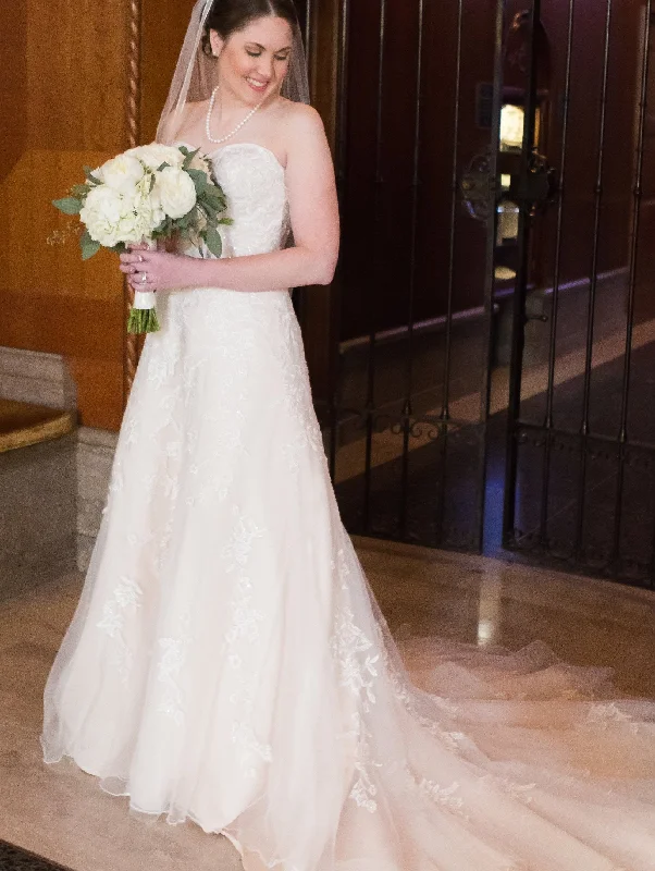 Time to Snag a Bargain!Time to Snag a Bargain!David's Bridal Sweeetheart