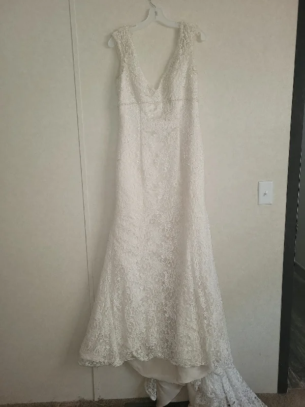 Act Fast – Limited Time Savings!Act Fast – Limited Time Savings!David's Bridal V-Neck Lace Fit to Flare