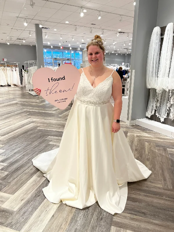 Shop Before It’s Gone!Shop Before It’s Gone!David's Bridal WG4034