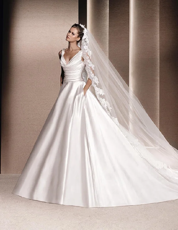 Lowest Prices Guaranteed!Lowest Prices Guaranteed!Pronovias