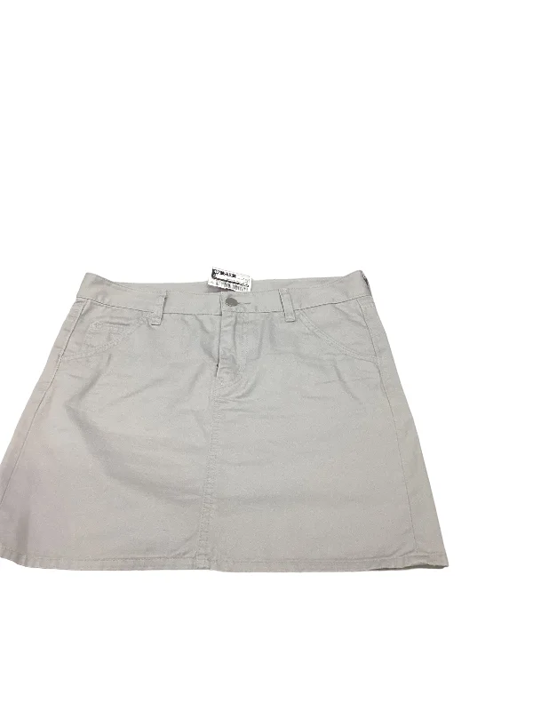 Limited-Time Price Drop!Limited-Time Price Drop!Grey Skirt Mini & Short Uniqlo, Size 4