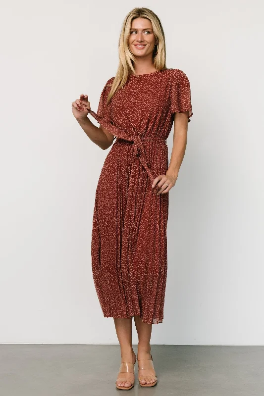 Hurry! While Supplies Last!Hurry! While Supplies Last!Prim Pleated Dress | Dark Rust Hurry! While Supplies Last!Hurry! While Supplies Last!Prim Pleated Dress | Dark Rust